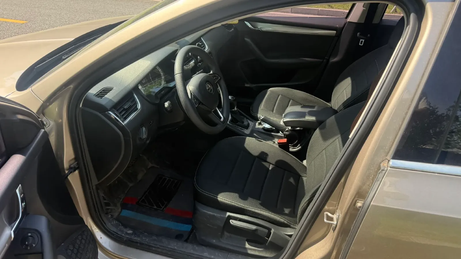 2019 Skoda Octavia 1.5L 116HP L4 6AT,autocango,china used car exporter,china ev exporter,chinese used car exporter,chinese used ev exporter
