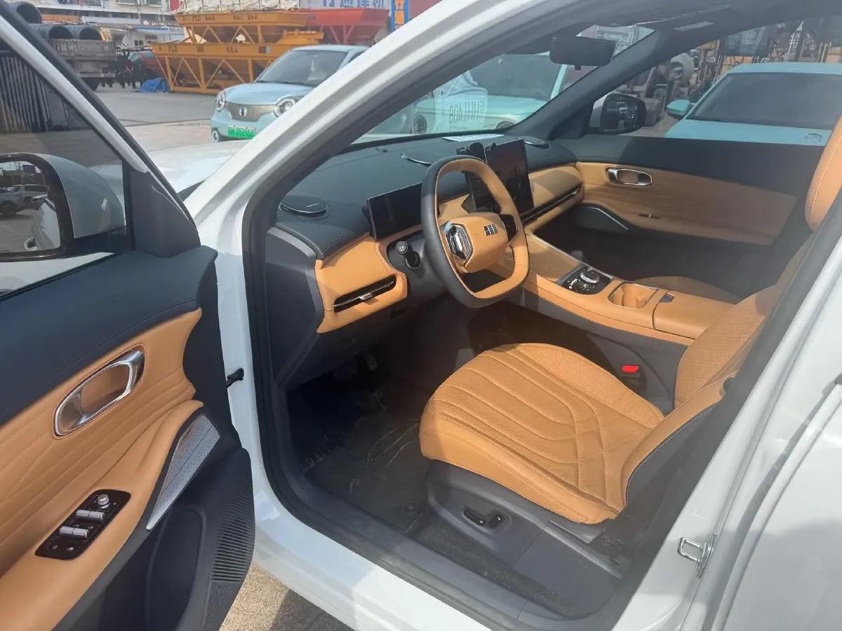 2025 LanDian E5 PLUS 1.5L 95HP L4 E-CVT PHEV 25KWH,autocango,china used car exporter,china ev exporter,chinese used car exporter,chinese used ev exporter