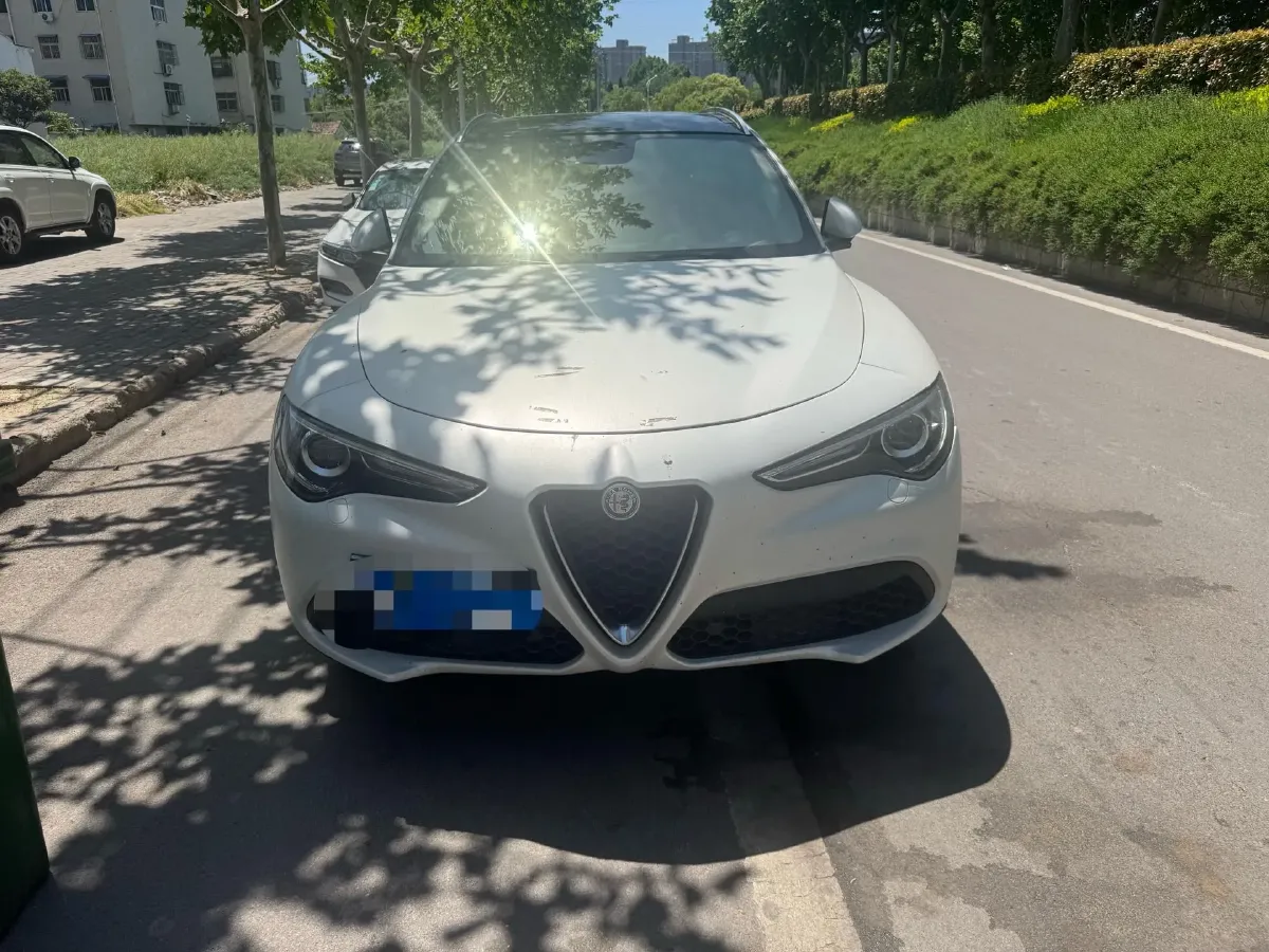 2017 Alfa Romeo Stelvio 2.0T 280HP L4 8AT,autocango,china used car exporter,china ev exporter,chinese used car exporter,chinese used ev exporter