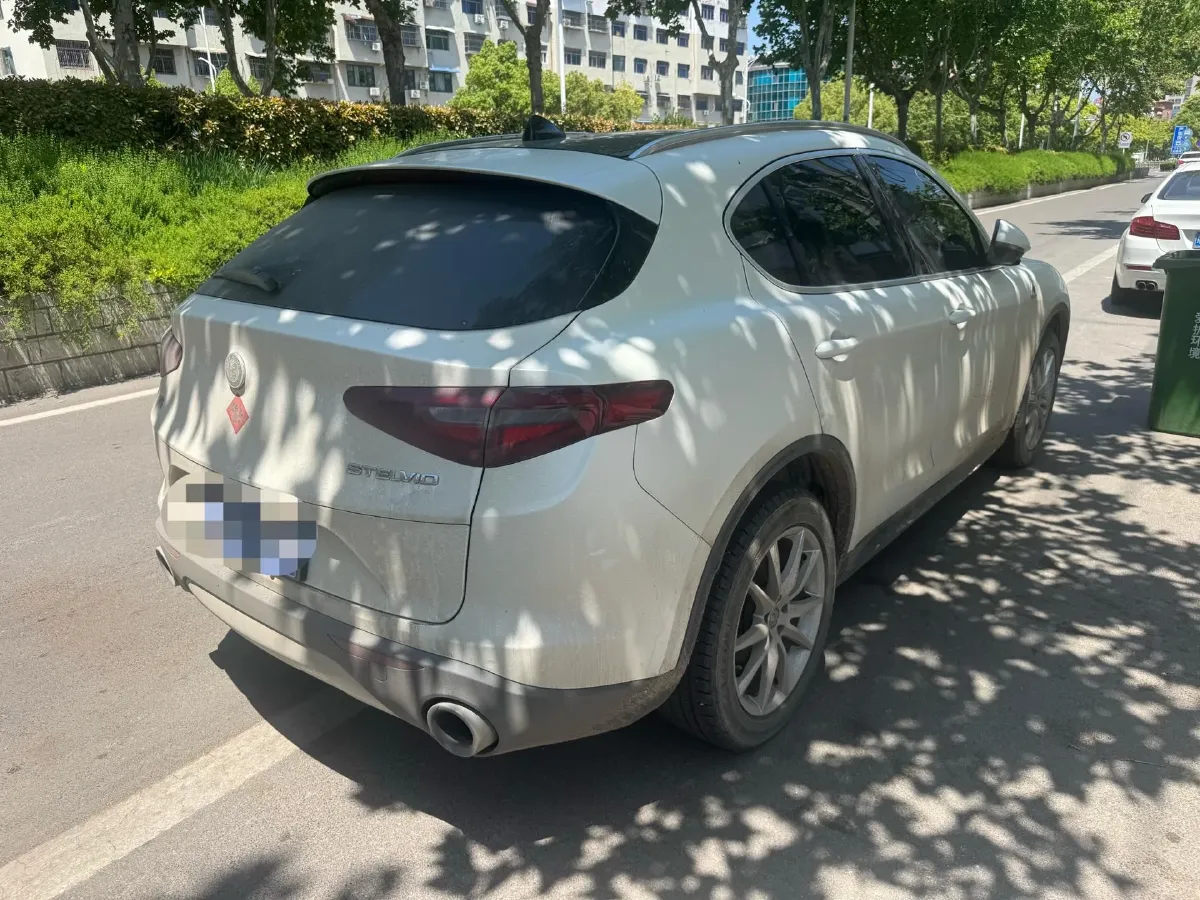2017 Alfa Romeo Stelvio 2.0T 280HP L4 8AT,autocango,china used car exporter,china ev exporter,chinese used car exporter,chinese used ev exporter