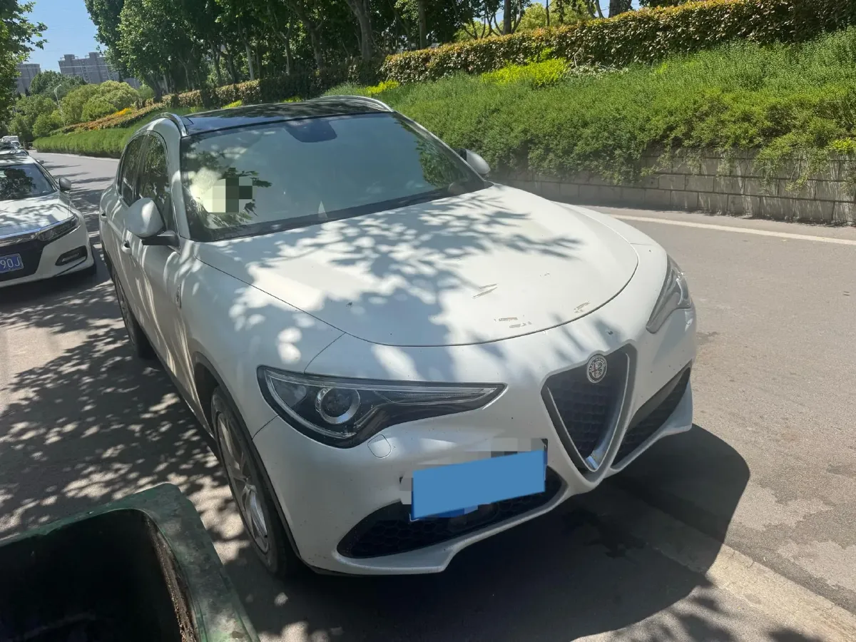2017 Alfa Romeo Stelvio 2.0T 280HP L4 8AT,autocango,china used car exporter,china ev exporter,chinese used car exporter,chinese used ev exporter