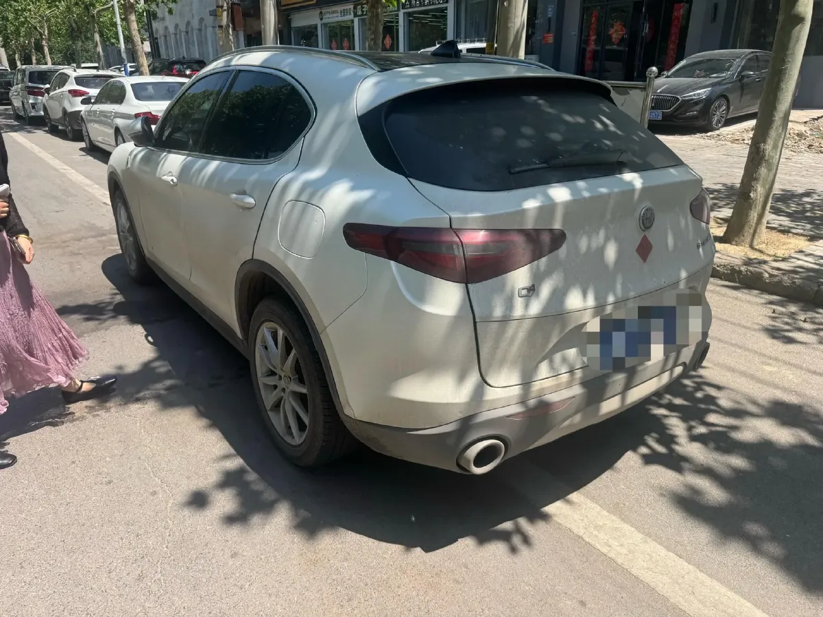 2017 Alfa Romeo Stelvio 2.0T 280HP L4 8AT,autocango,china used car exporter,china ev exporter,chinese used car exporter,chinese used ev exporter