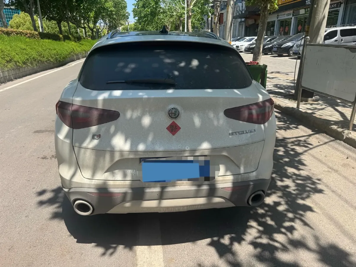 2017 Alfa Romeo Stelvio 2.0T 280HP L4 8AT,autocango,china used car exporter,china ev exporter,chinese used car exporter,chinese used ev exporter