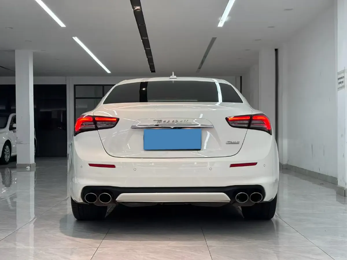 2021 Maserati Ghibli 2.0T 330HP L4 8AT,autocango,china used car exporter,china ev exporter,chinese used car exporter,chinese used ev exporter