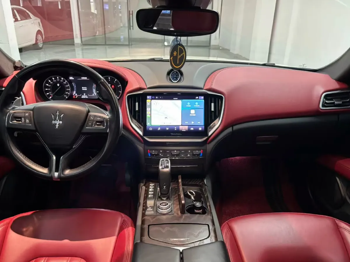 2021 Maserati Ghibli 2.0T 330HP L4 8AT,autocango,china used car exporter,china ev exporter,chinese used car exporter,chinese used ev exporter