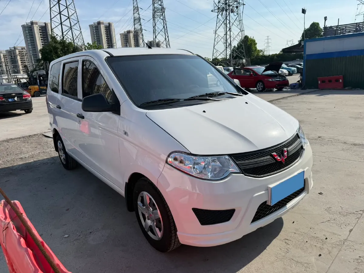 2019 WuLing RongGuang V 1.5L 99HP L4 6MT,autocango,china used car exporter,china ev exporter,chinese used car exporter,chinese used ev exporter