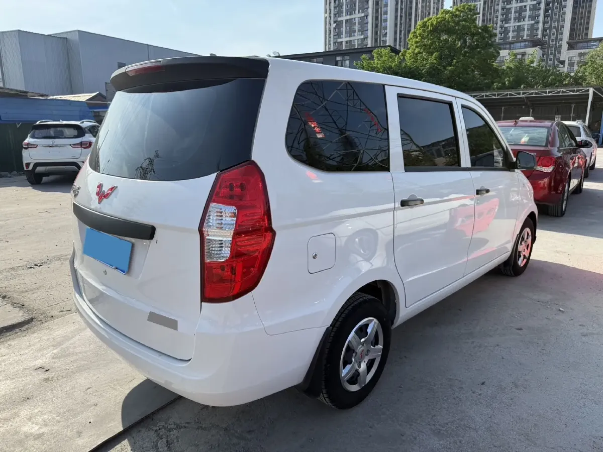 2019 WuLing RongGuang V 1.5L 99HP L4 6MT,autocango,china used car exporter,china ev exporter,chinese used car exporter,chinese used ev exporter
