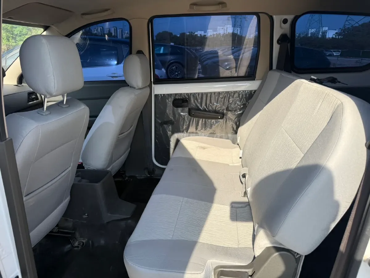 2019 WuLing RongGuang V 1.5L 99HP L4 6MT,autocango,china used car exporter,china ev exporter,chinese used car exporter,chinese used ev exporter