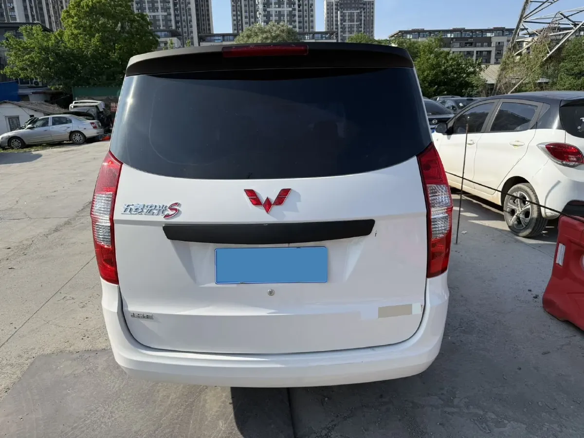 2019 WuLing RongGuang V 1.5L 99HP L4 6MT,autocango,china used car exporter,china ev exporter,chinese used car exporter,chinese used ev exporter