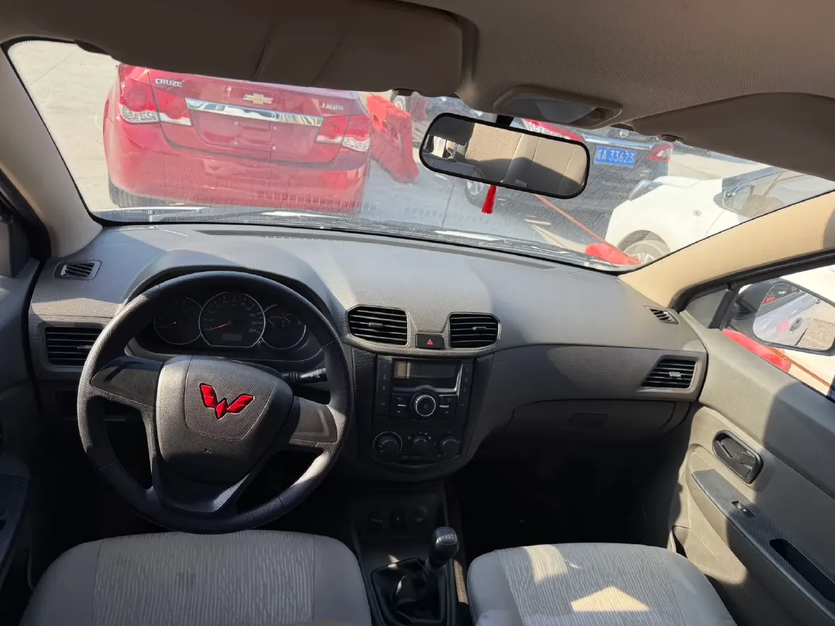 2019 WuLing RongGuang V 1.5L 99HP L4 6MT,autocango,china used car exporter,china ev exporter,chinese used car exporter,chinese used ev exporter