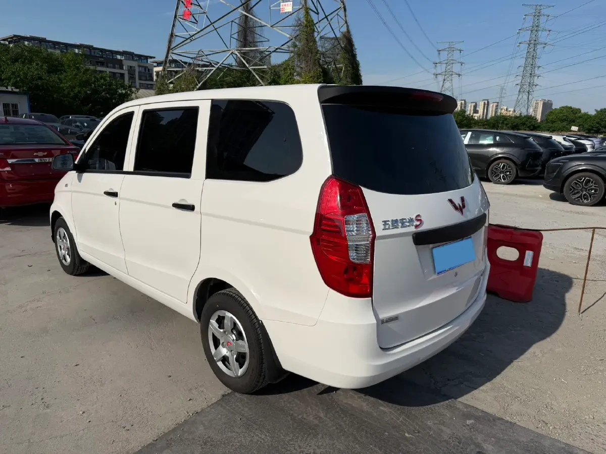 2019 WuLing RongGuang V 1.5L 99HP L4 6MT,autocango,china used car exporter,china ev exporter,chinese used car exporter,chinese used ev exporter