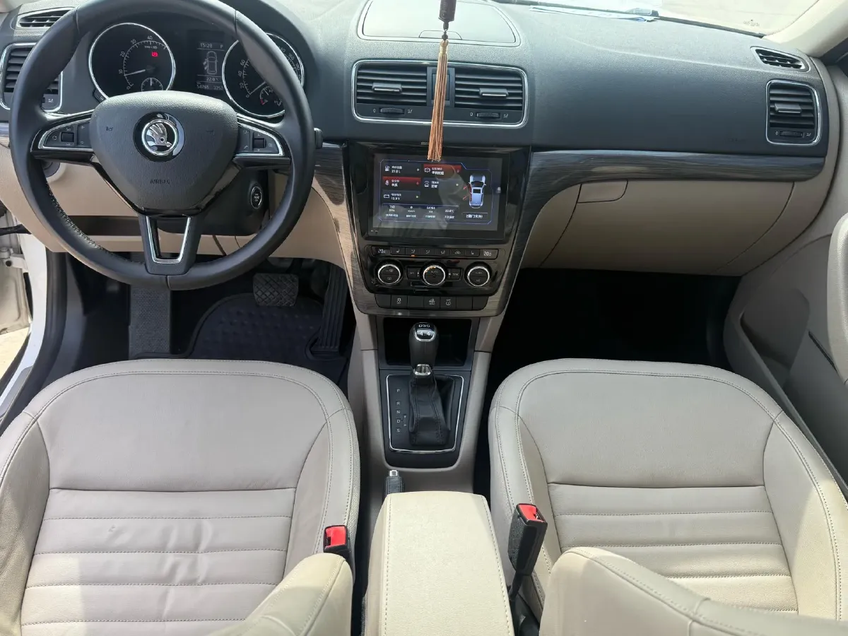 2017 Skoda Yeti 1.8T 160HP L4 6DCT,autocango,china used car exporter,china ev exporter,chinese used car exporter,chinese used ev exporter