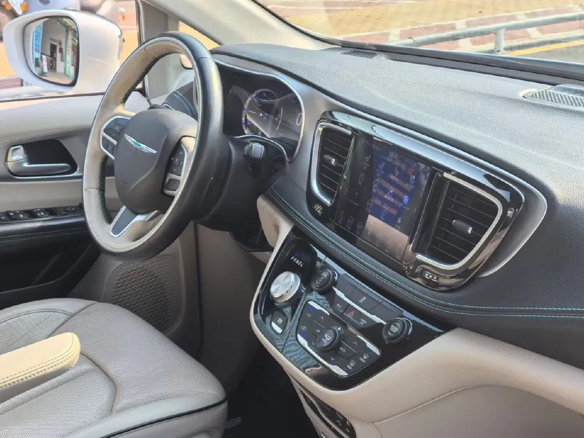 2018 Chrysler Pacifica 3.6L 245HP V6 E-CVT PHEV 16KWH,autocango,china used car exporter,china ev exporter,chinese used car exporter,chinese used ev exporter