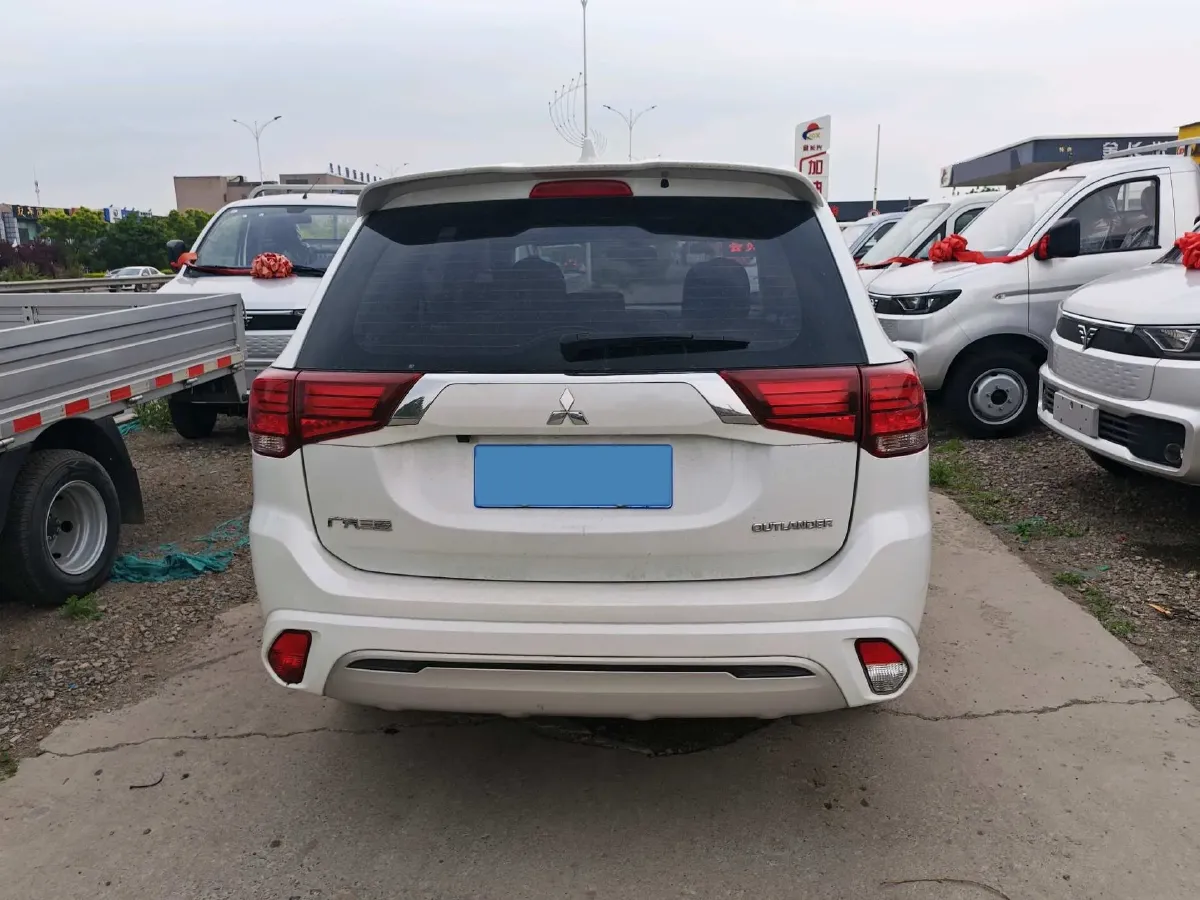2020 Mitsubishi Outlander 2.0L 166HP L4 CVT,autocango,china used car exporter,china ev exporter,chinese used car exporter,chinese used ev exporter