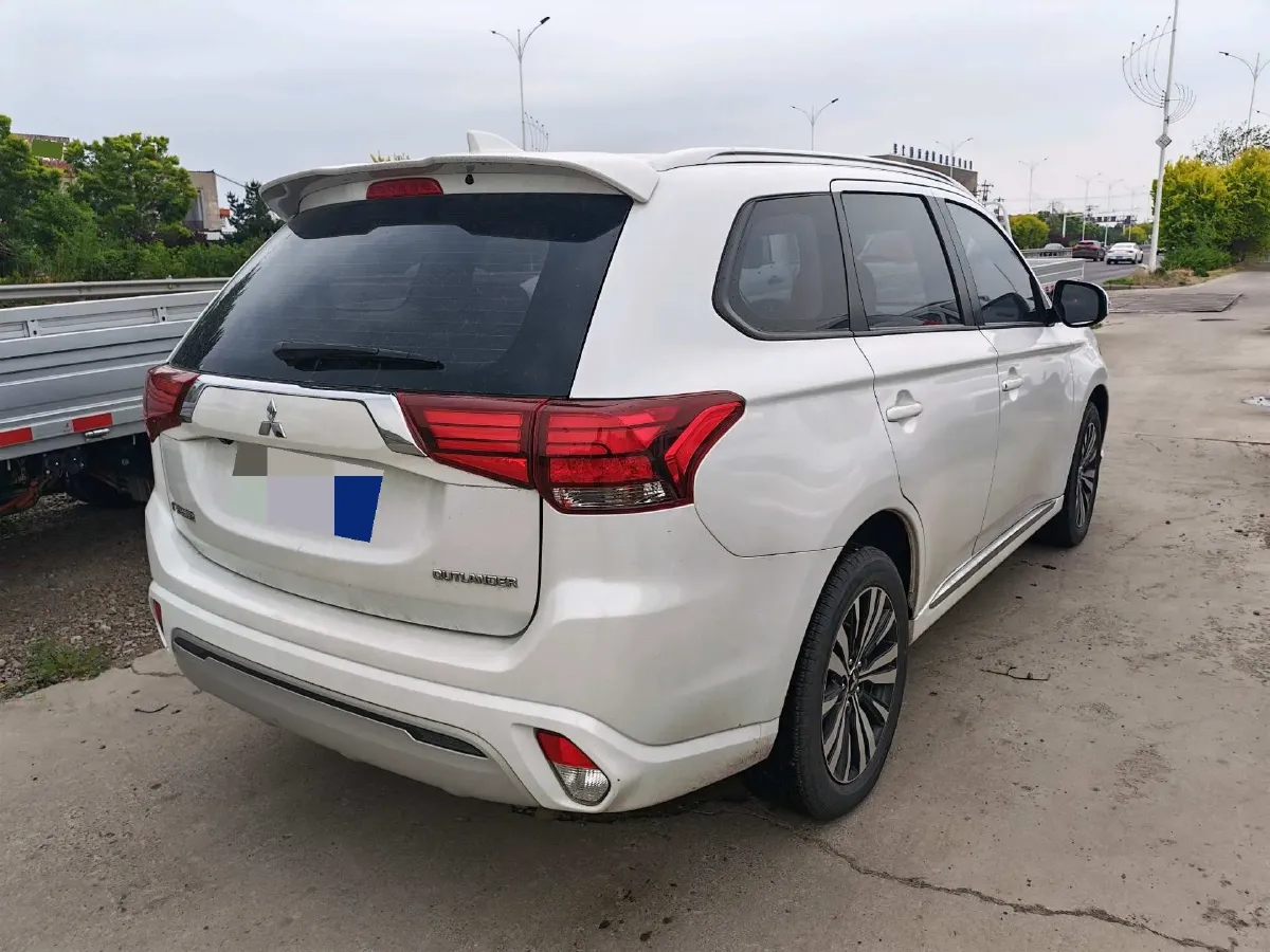 2020 Mitsubishi Outlander 2.0L 166HP L4 CVT,autocango,china used car exporter,china ev exporter,chinese used car exporter,chinese used ev exporter
