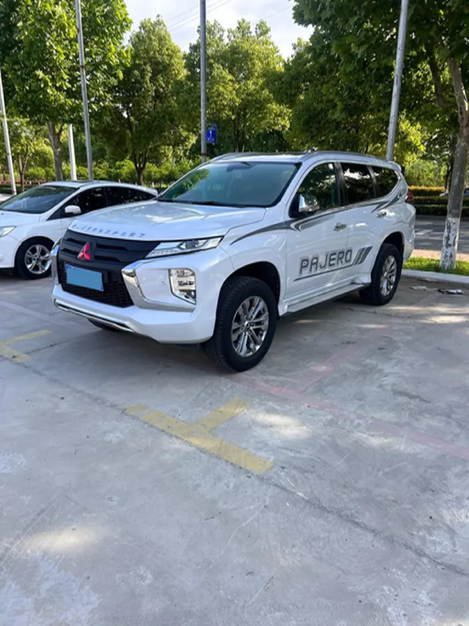2020 Mitsubishi Pajero 3.0L 209HP V6 8AT,autocango,china used car exporter,china ev exporter,chinese used car exporter,chinese used ev exporter