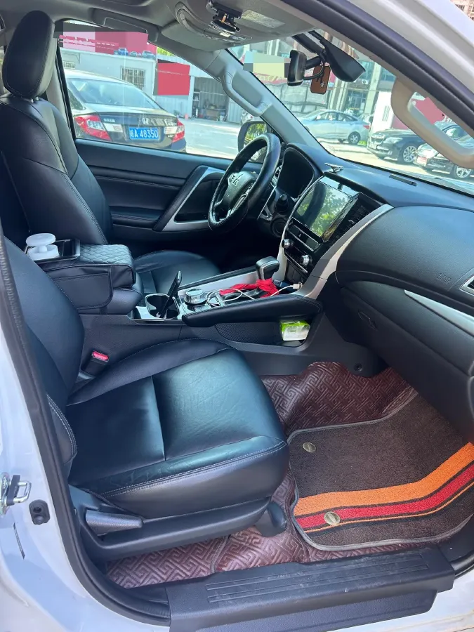 2020 Mitsubishi Pajero 3.0L 209HP V6 8AT,autocango,china used car exporter,china ev exporter,chinese used car exporter,chinese used ev exporter