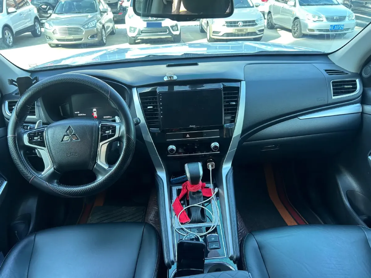 2020 Mitsubishi Pajero 3.0L 209HP V6 8AT,autocango,china used car exporter,china ev exporter,chinese used car exporter,chinese used ev exporter
