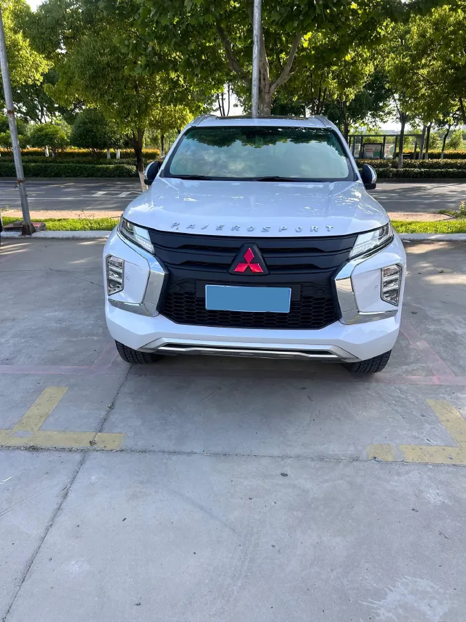 2020 Mitsubishi Pajero 3.0L 209HP V6 8AT,autocango,china used car exporter,china ev exporter,chinese used car exporter,chinese used ev exporter