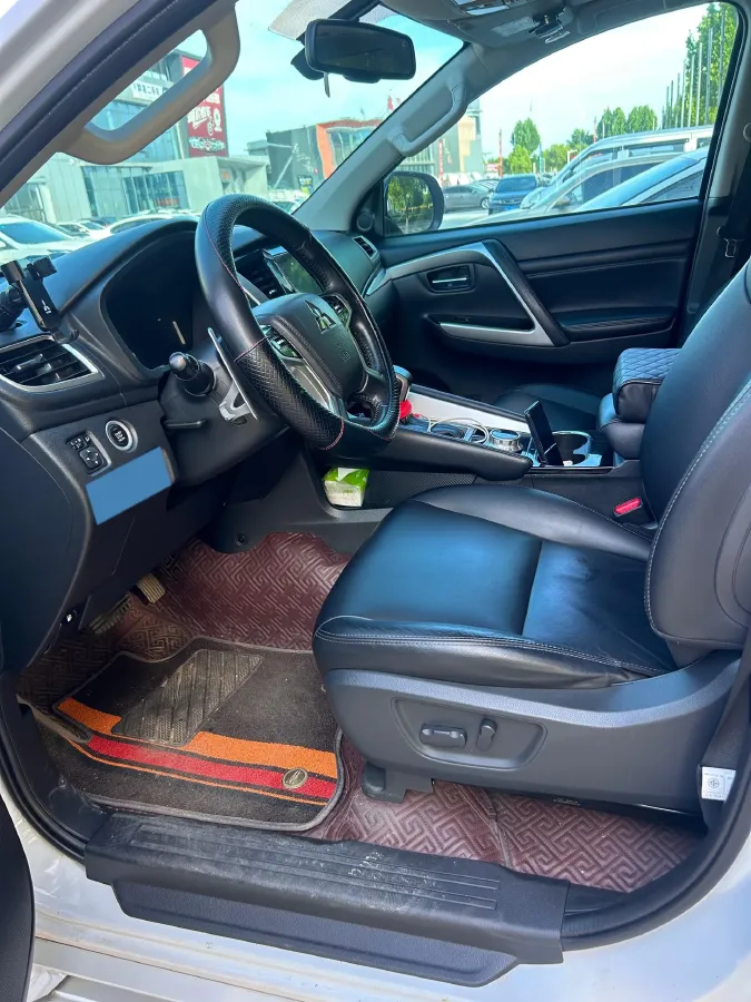 2020 Mitsubishi Pajero 3.0L 209HP V6 8AT,autocango,china used car exporter,china ev exporter,chinese used car exporter,chinese used ev exporter