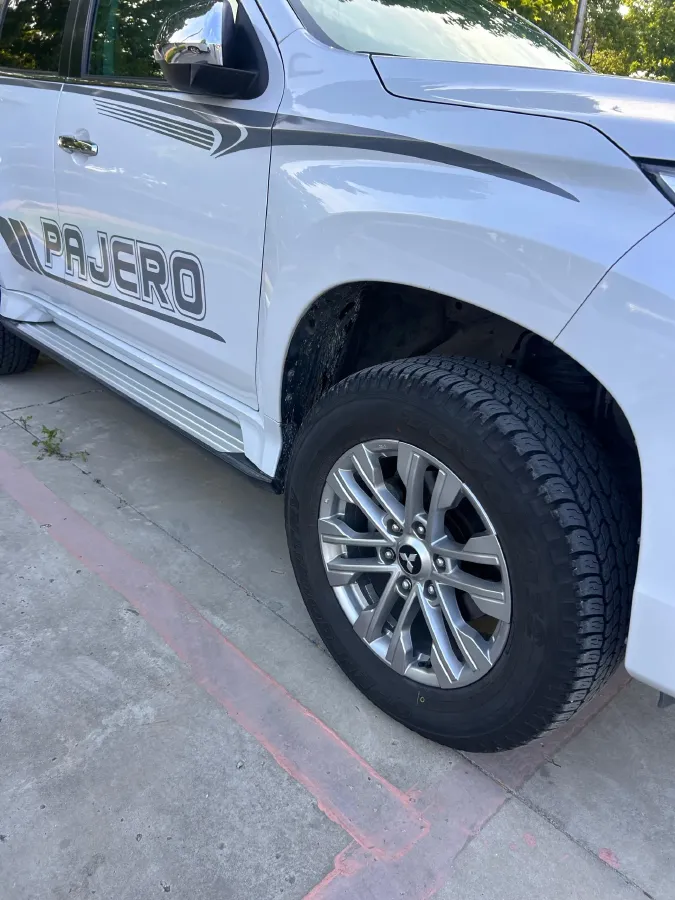 2020 Mitsubishi Pajero 3.0L 209HP V6 8AT,autocango,china used car exporter,china ev exporter,chinese used car exporter,chinese used ev exporter