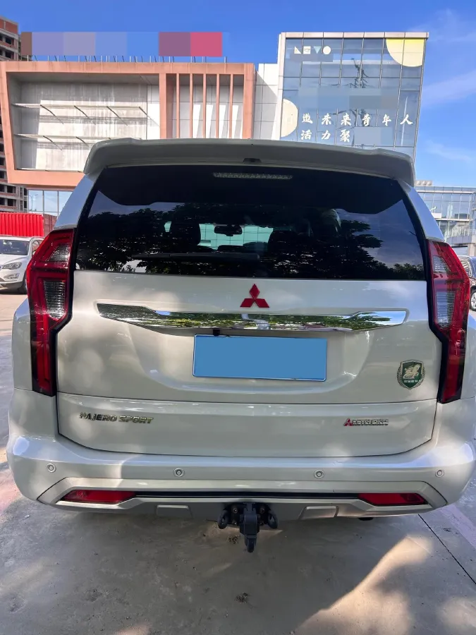 2020 Mitsubishi Pajero 3.0L 209HP V6 8AT,autocango,china used car exporter,china ev exporter,chinese used car exporter,chinese used ev exporter