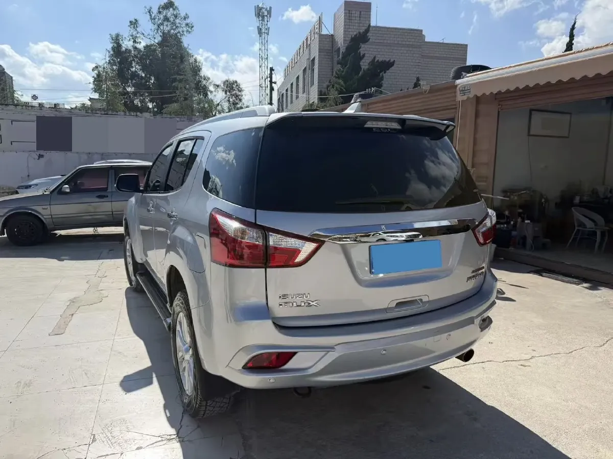 2022 Isuzu Mu-X 2.0T 220HP L4 8AT,autocango,china used car exporter,china ev exporter,chinese used car exporter,chinese used ev exporter