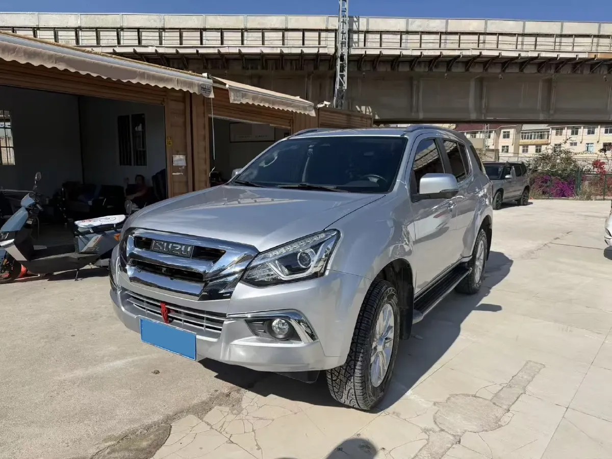 2022 Isuzu Mu-X 2.0T 220HP L4 8AT,autocango,china used car exporter,china ev exporter,chinese used car exporter,chinese used ev exporter