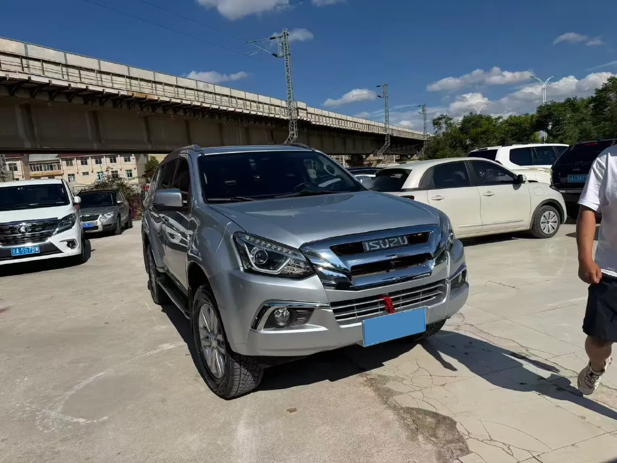 2022 Isuzu Mu-X 2.0T 220HP L4 8AT,autocango,china used car exporter,china ev exporter,chinese used car exporter,chinese used ev exporter