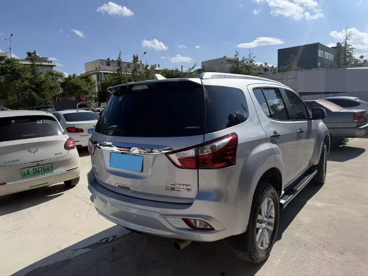 2022 Isuzu Mu-X 2.0T 220HP L4 8AT,autocango,china used car exporter,china ev exporter,chinese used car exporter,chinese used ev exporter