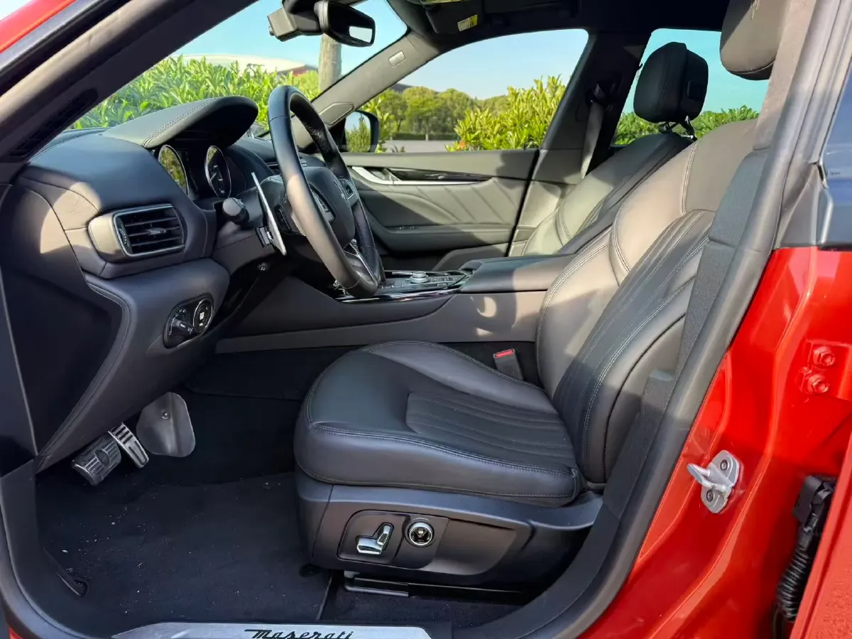 2022 Maserati Levante 2.0T 330HP L4 8AT,autocango,china used car exporter,china ev exporter,chinese used car exporter,chinese used ev exporter