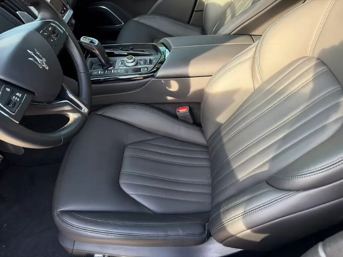 2022 Maserati Levante 2.0T 330HP L4 8AT,autocango,china used car exporter,china ev exporter,chinese used car exporter,chinese used ev exporter