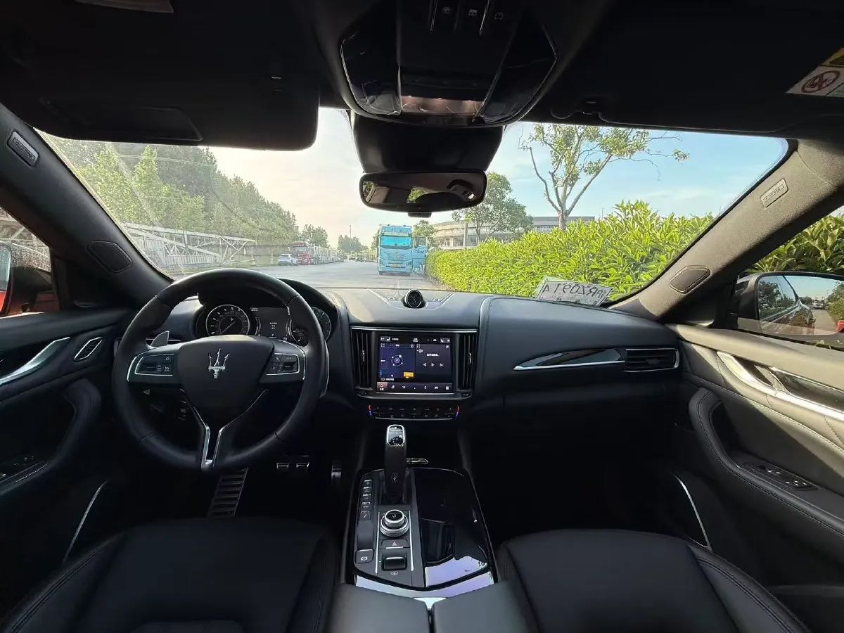 2022 Maserati Levante 2.0T 330HP L4 8AT,autocango,china used car exporter,china ev exporter,chinese used car exporter,chinese used ev exporter
