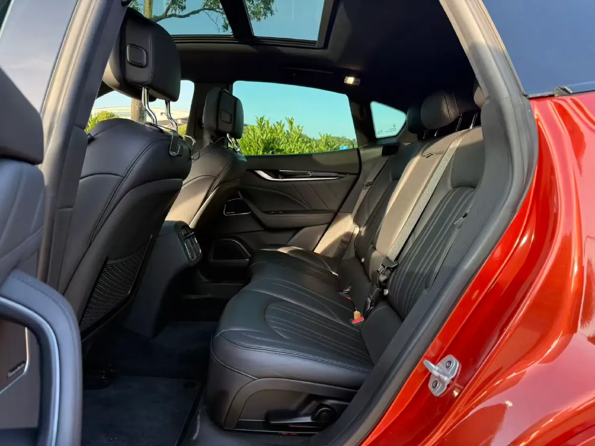 2022 Maserati Levante 2.0T 330HP L4 8AT,autocango,china used car exporter,china ev exporter,chinese used car exporter,chinese used ev exporter
