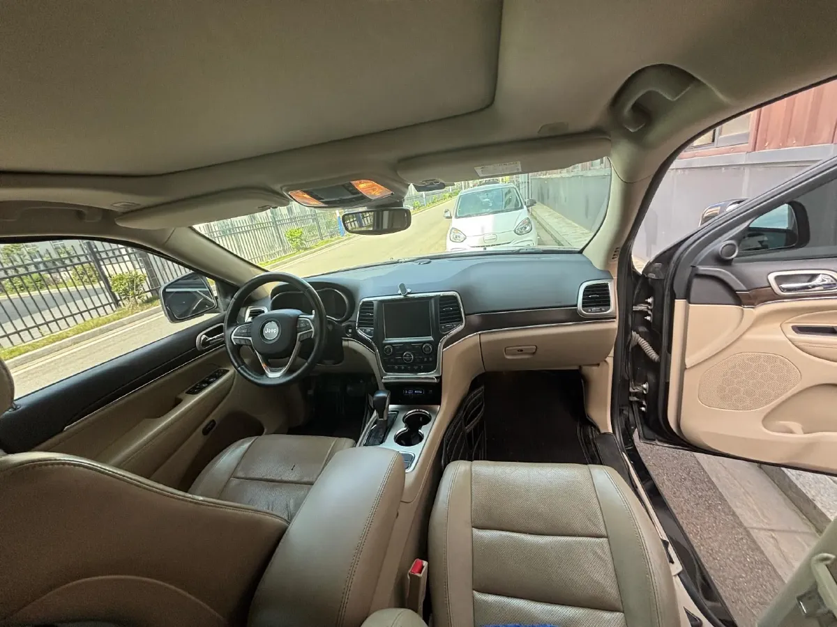 2017 Jeep Grand Cherokee 3.6L 286HP V6 8AT,autocango,china used car exporter,china ev exporter,chinese used car exporter,chinese used ev exporter