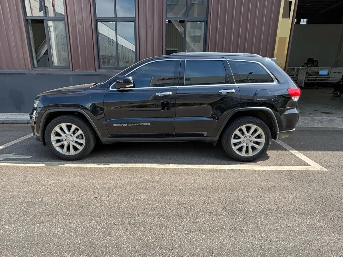 2017 Jeep Grand Cherokee 3.6L 286HP V6 8AT,autocango,china used car exporter,china ev exporter,chinese used car exporter,chinese used ev exporter