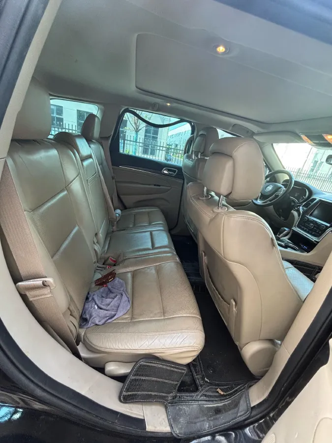 2017 Jeep Grand Cherokee 3.6L 286HP V6 8AT,autocango,china used car exporter,china ev exporter,chinese used car exporter,chinese used ev exporter