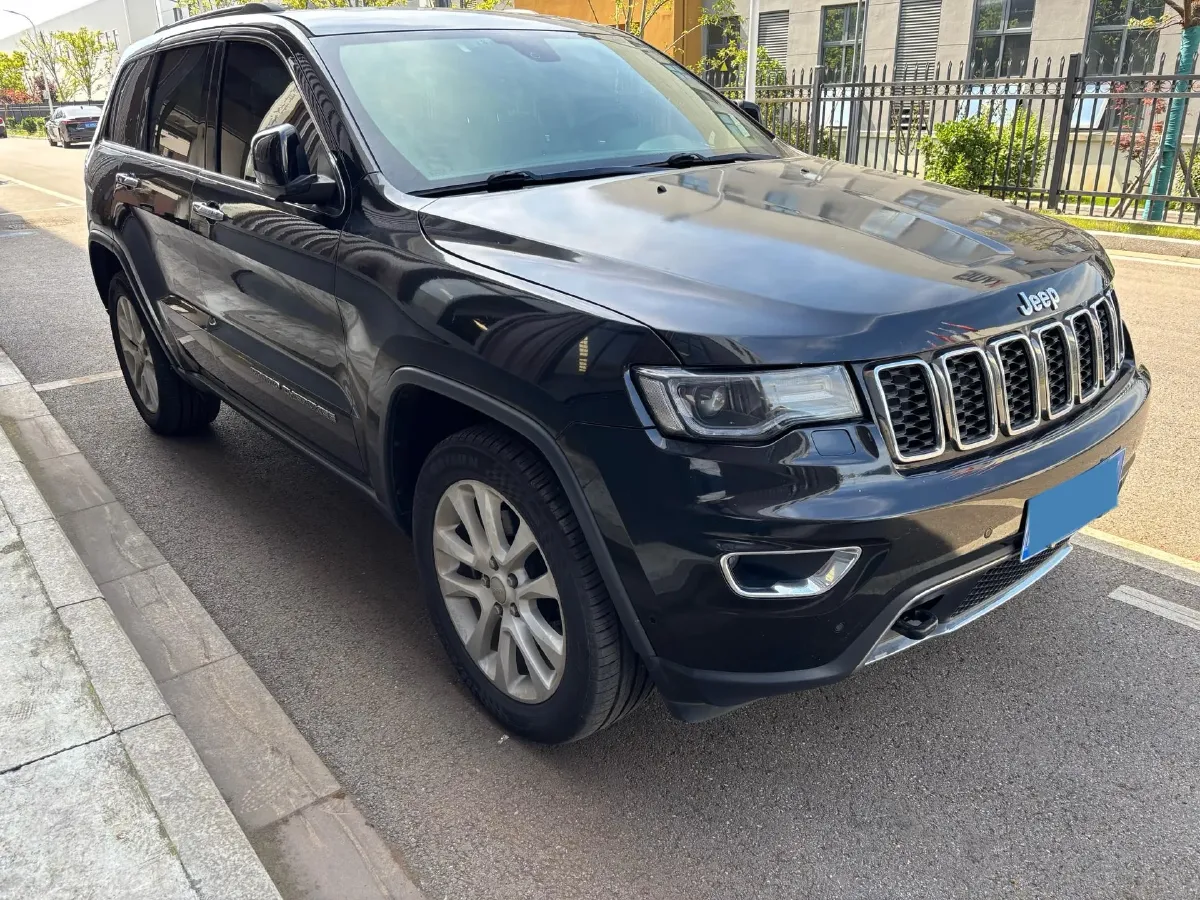 2017 Jeep Grand Cherokee 3.6L 286HP V6 8AT,autocango,china used car exporter,china ev exporter,chinese used car exporter,chinese used ev exporter