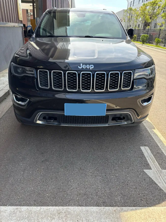 2017 Jeep Grand Cherokee 3.6L 286HP V6 8AT,autocango,china used car exporter,china ev exporter,chinese used car exporter,chinese used ev exporter