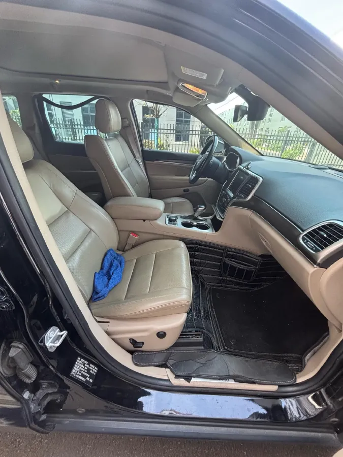 2017 Jeep Grand Cherokee 3.6L 286HP V6 8AT,autocango,china used car exporter,china ev exporter,chinese used car exporter,chinese used ev exporter