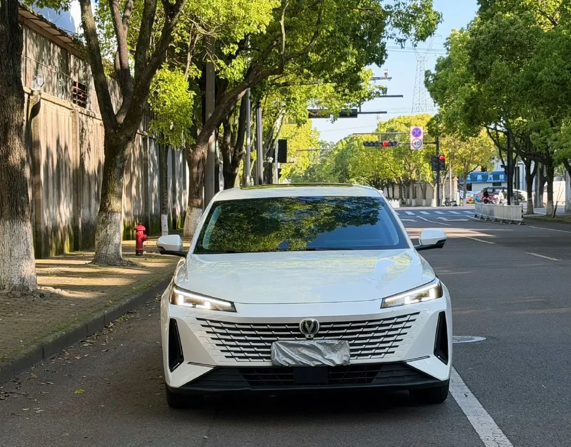 2023 ChangAn Oshan Z6 1.5T 188HP L4 7DCT,autocango,china used car exporter,china ev exporter,chinese used car exporter,chinese used ev exporter
