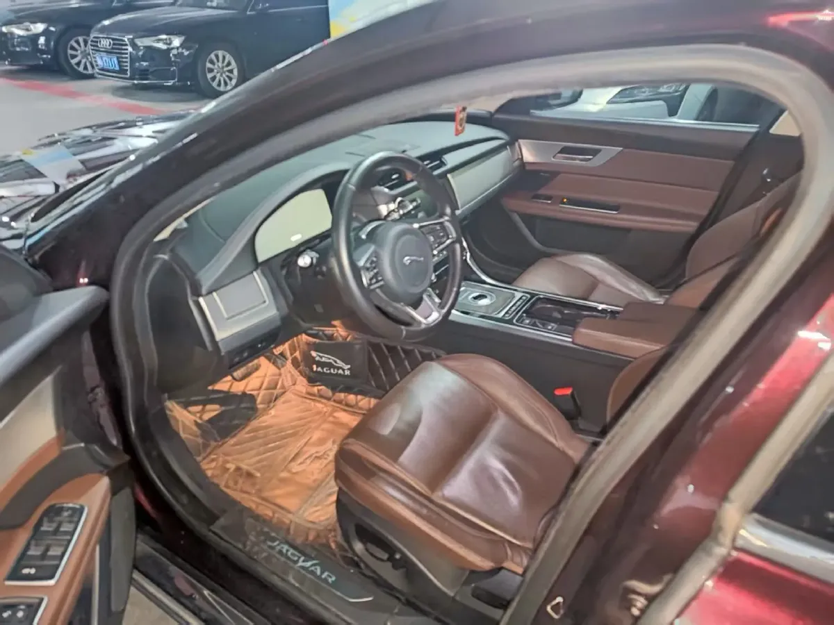 2018 Jaguar XF 2.0T 250HP L4 8AT,autocango,china used car exporter,china ev exporter,chinese used car exporter,chinese used ev exporter