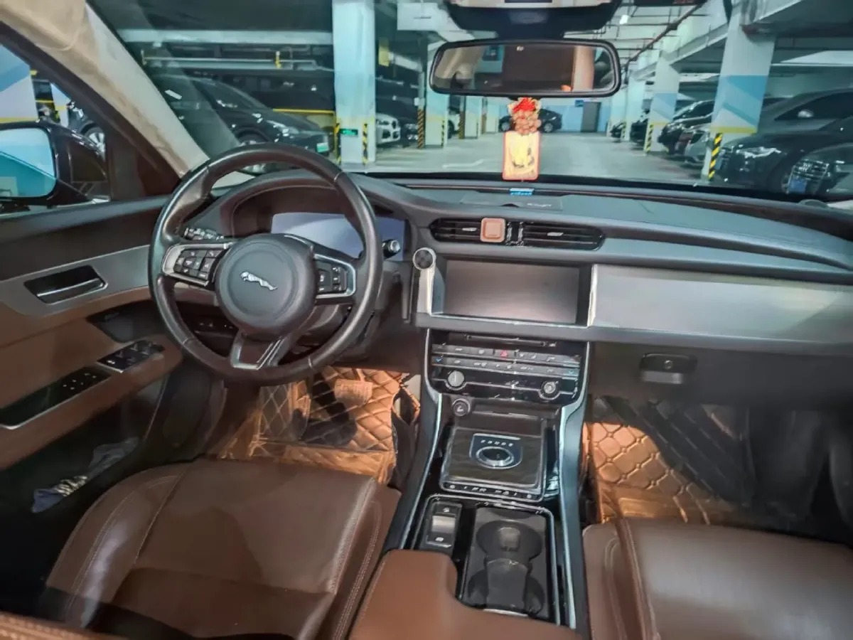 2018 Jaguar XF 2.0T 250HP L4 8AT,autocango,china used car exporter,china ev exporter,chinese used car exporter,chinese used ev exporter