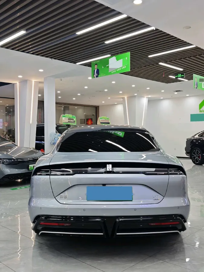 2025 YangWang U7 2.0T 245HP H4 E-CVT PHEV,autocango,china used car exporter,china ev exporter,chinese used car exporter,chinese used ev exporter
