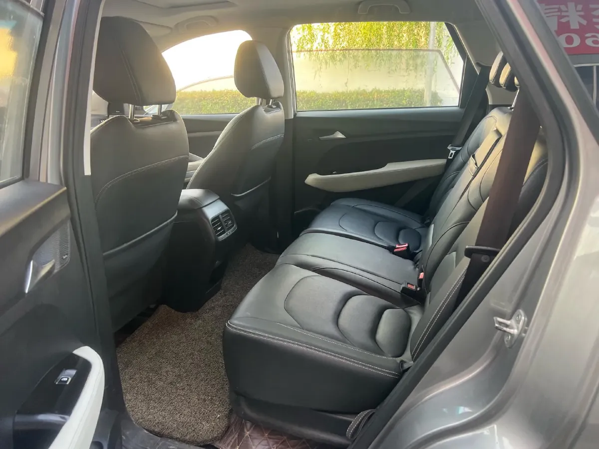 2019 BaoJun 530 1.5T 150HP L4 6MT,autocango,china used car exporter,china ev exporter,chinese used car exporter,chinese used ev exporter