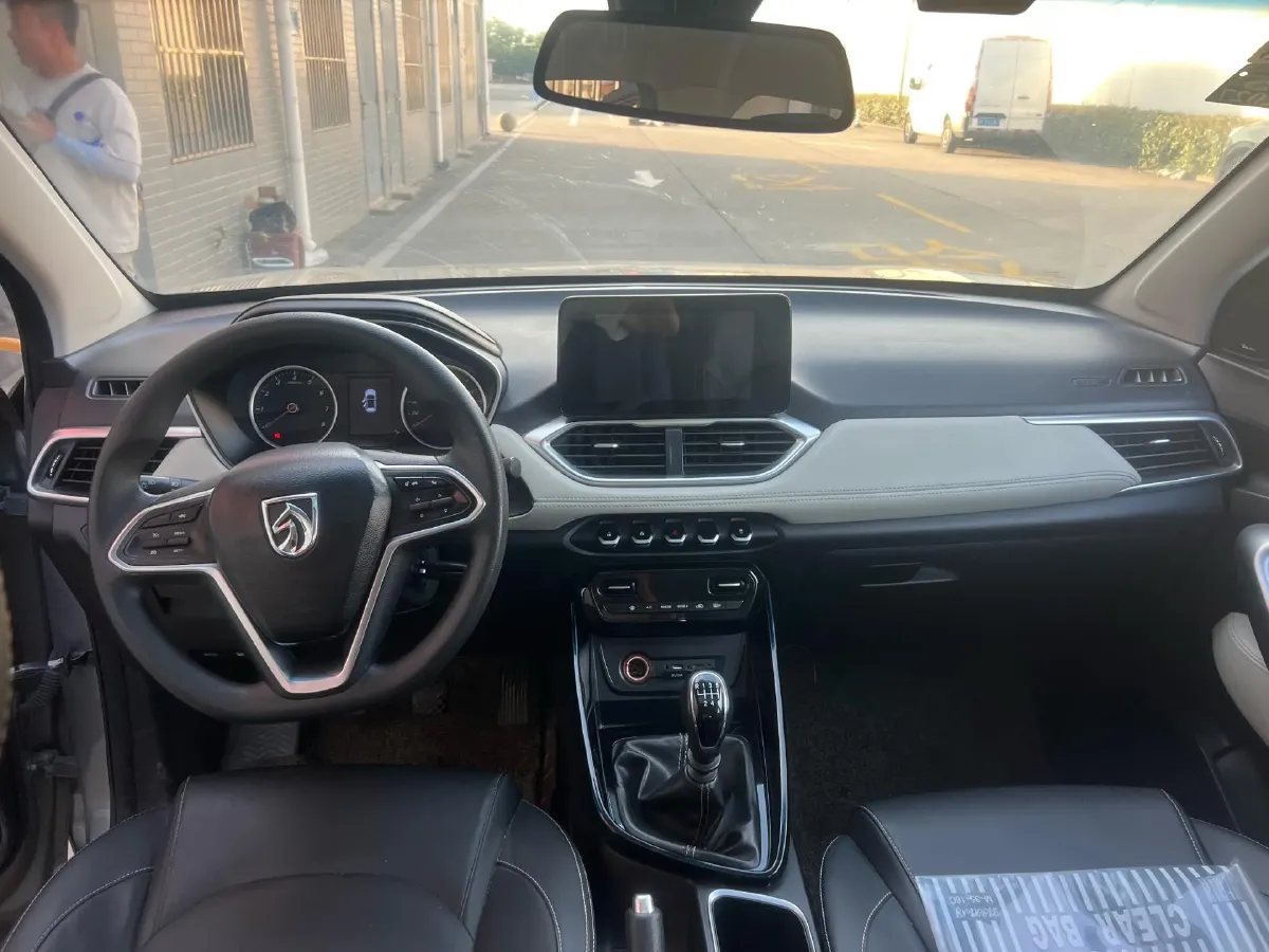 2019 BaoJun 530 1.5T 150HP L4 6MT,autocango,china used car exporter,china ev exporter,chinese used car exporter,chinese used ev exporter
