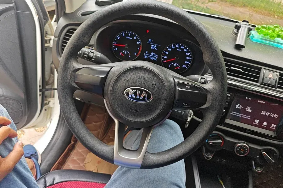2017 Kia K2 1.4L 100HP L4 6AT,autocango,china used car exporter,china ev exporter,chinese used car exporter,chinese used ev exporter