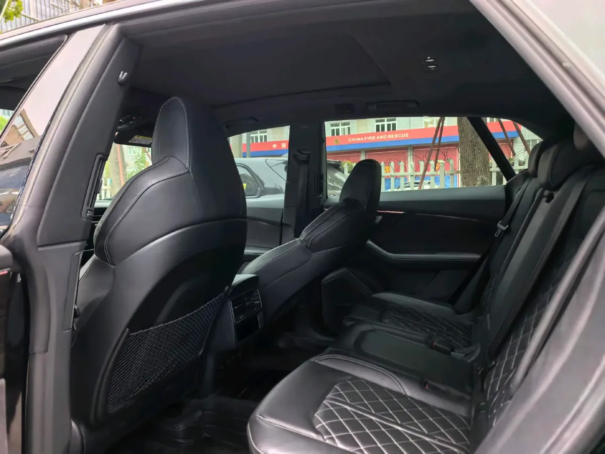 2023 Audi Q8 3.0T 340HP V6 8AT,autocango,china used car exporter,china ev exporter,chinese used car exporter,chinese used ev exporter