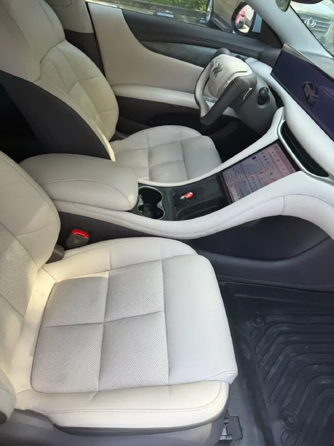2024 IM L6 BEV 75KWH,autocango,china used car exporter,china ev exporter,chinese used car exporter,chinese used ev exporter