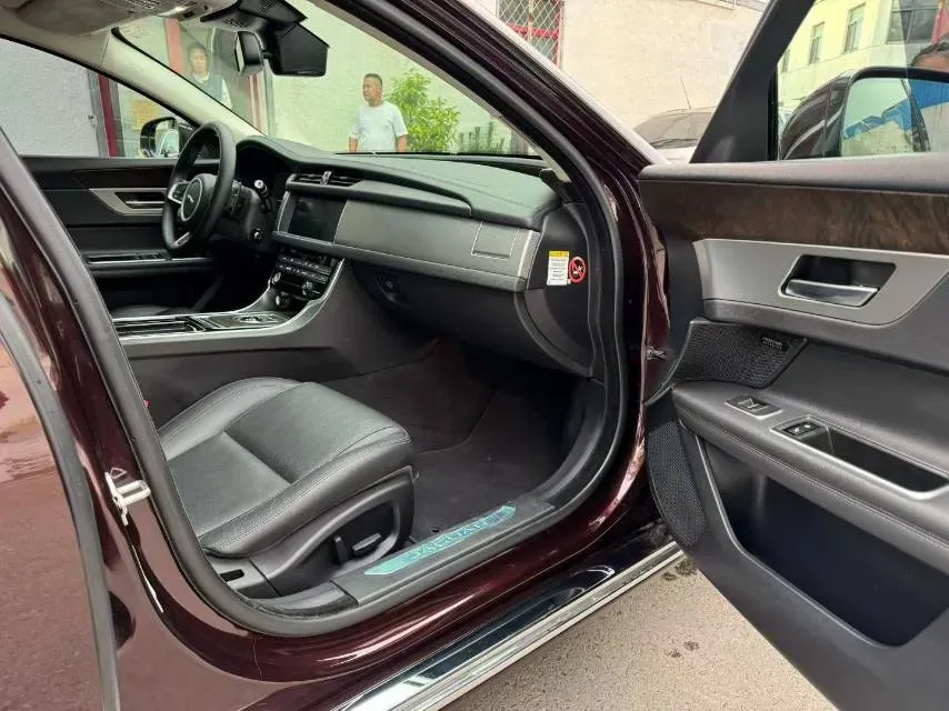 2018 Jaguar XF 2.0T 250HP L4 8AT,autocango,china used car exporter,china ev exporter,chinese used car exporter,chinese used ev exporter